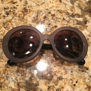 Authentic Prada baroque sunnies 55mm
